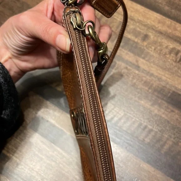 Vintage authentic Coach mini leather wristlet - Picture 9 of 10